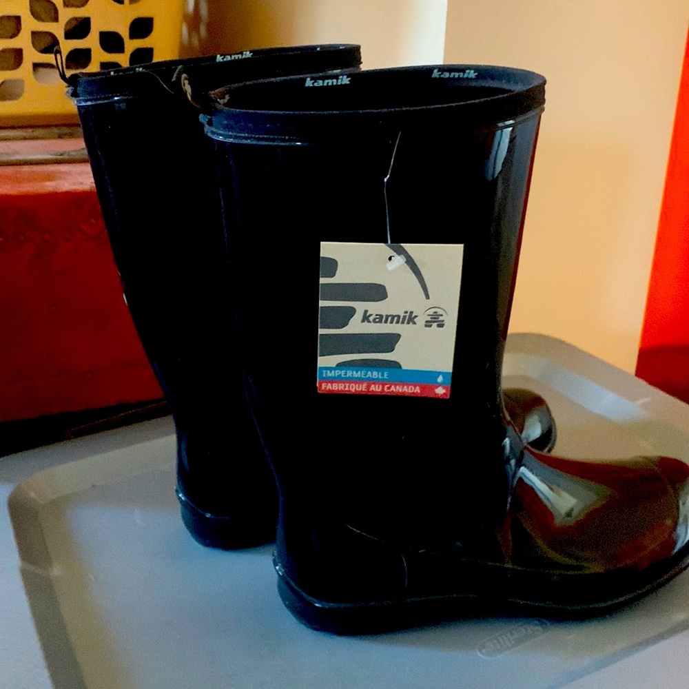 Brand new Kamik rain boots